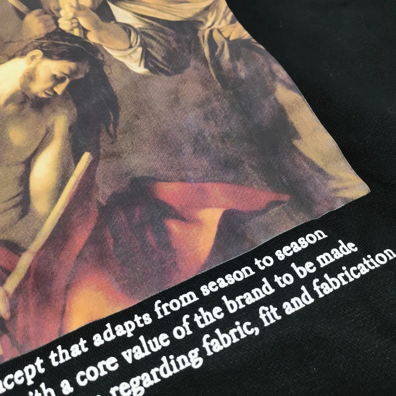Additional details - 22SS approved version OFFWHITE (OW) Killing and being killed, punishment and sanctity Caravaggio oil painting pure cotton color religious unisex autumn and winter pure cotton hoodie sweatshirt OW perfectly integrates classical literature and street culture to pay tribute to VA20SS. Baroqueism, Caravaggio's classic oil painting series, literary street temperament, and 19FW Monet oil paintings. This is also a replacement for Monet. There is a minimalist plain logo on the chest, and a large digital oil painting print on the back with Kornit digital direct inkjet printing. The picture is clear and the stripes transition is smooth. It has a strong religious color, a Vintage style in line with the tone of the Renaissance, and an ultra-clear texture. The fabric is made of 480g combed cotton terry fabric, which has a full drape. Warm and comfortable!  Color: Black Size: XS-L P:390